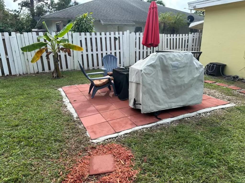 3 Bedroom House Fenced Backyard Private Patio Areas Grill Firepit Plenty Parking! Quick Access 10 Min To Beach Airport Delray West Palm Lake Worth Beach Ngoại thất bức ảnh